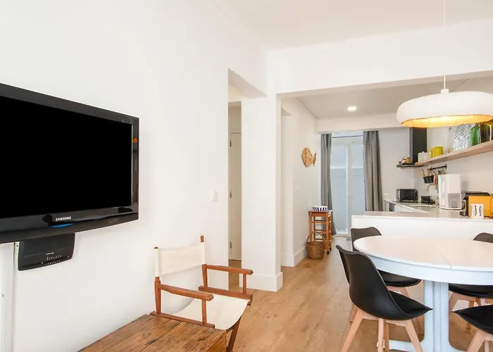 Апартаменты 2bdr Coastal Escape By Lovelystay Эрисейра